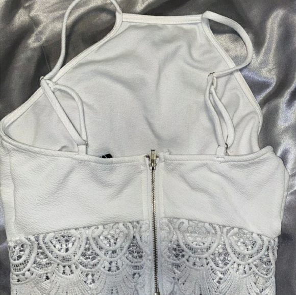 Lace Halter top - Picture 2 of 2